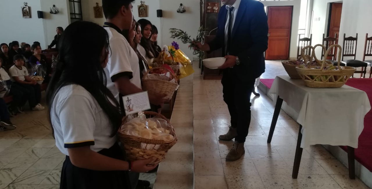 Se celebra el “Jueves Santo” con la tradicional ceremonia de bendición de las ofrendas